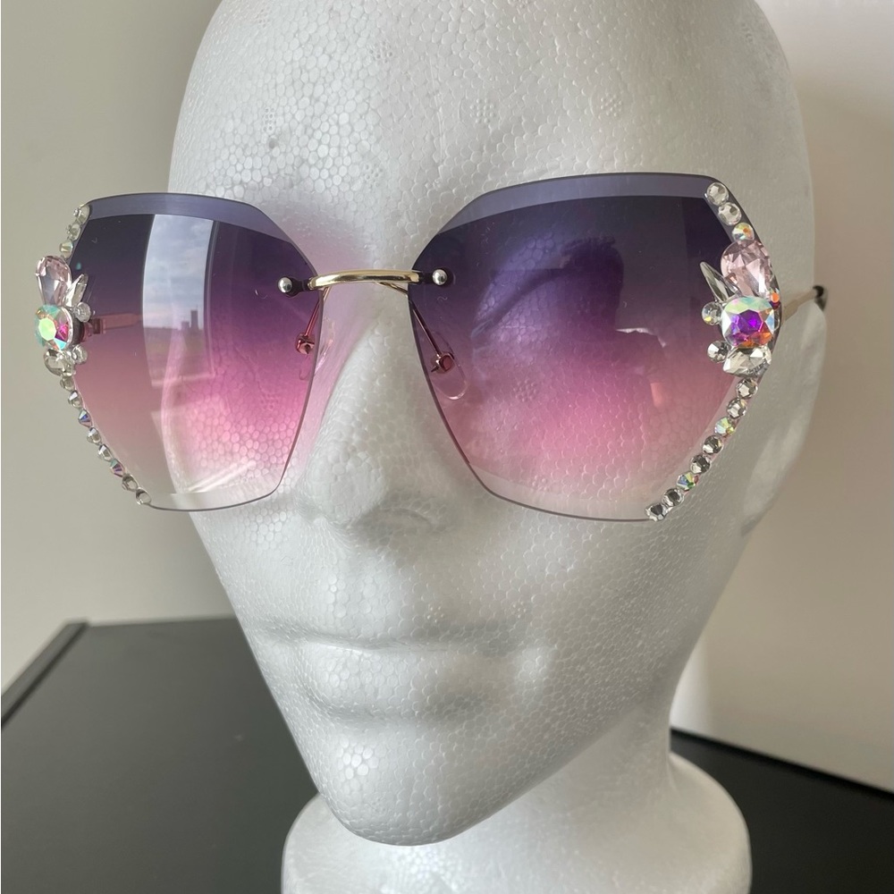 Elegant Pink Gradient Sunglasses